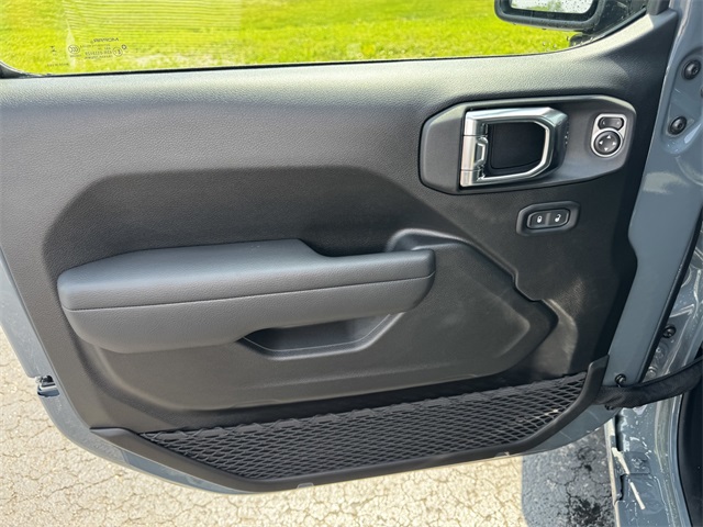 2025 Jeep Wrangler Sport S photo 14