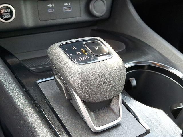 2022 Nissan Rogue SV photo 15