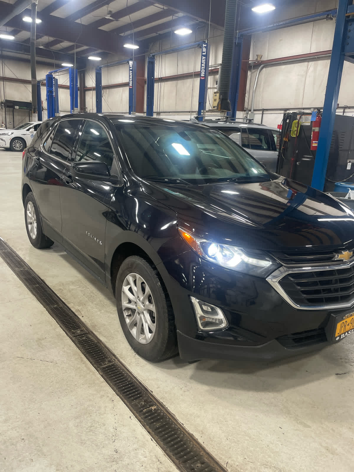 2018 Chevrolet Equinox LT photo 2
