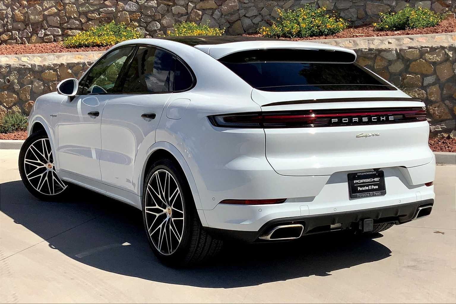 2025 Porsche Cayenne E-Hybrid Coupe photo 3
