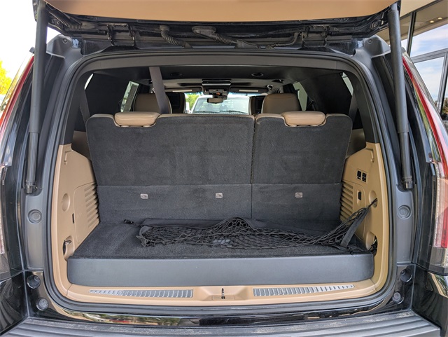 2019 Cadillac Escalade Platinum photo 4