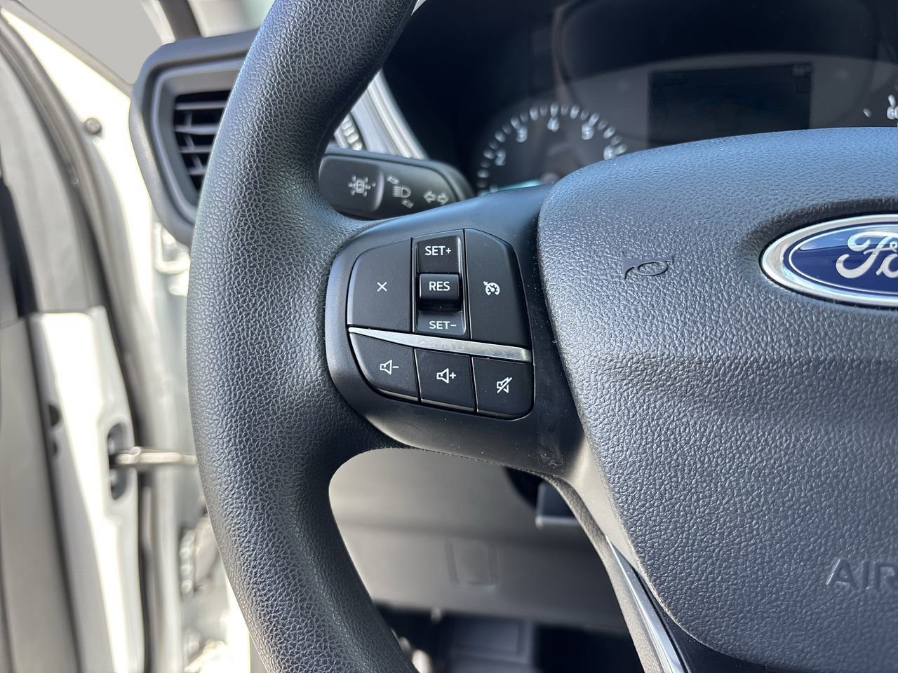2022 Ford Escape S photo 25