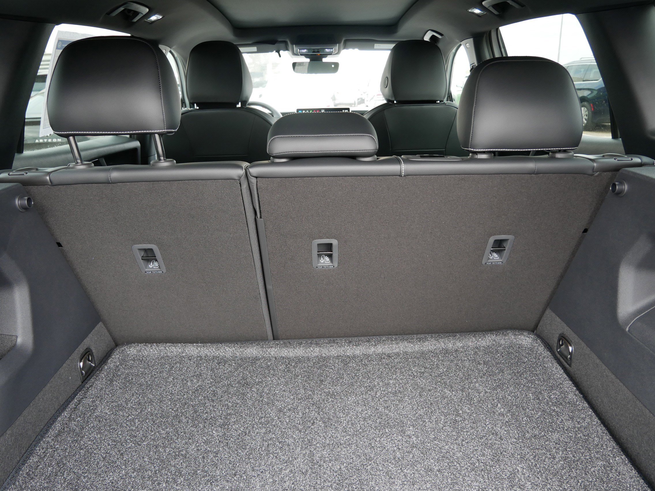 2026 Volkswagen Tiguan SE R-Line Black photo 4