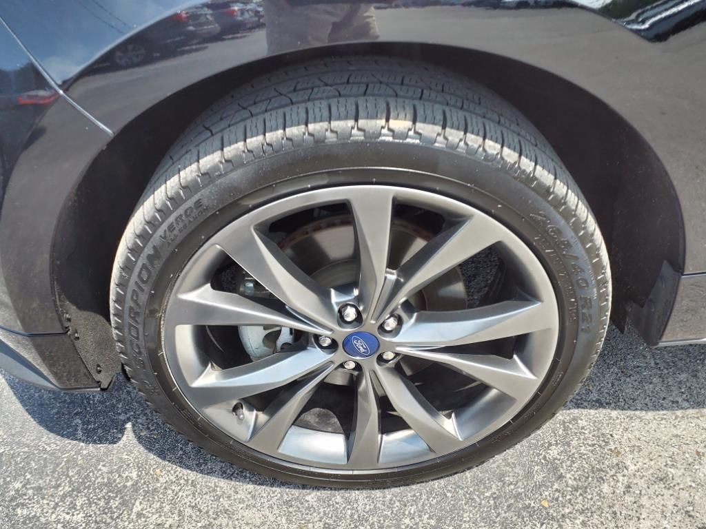 2017 Ford Edge Sport photo 5