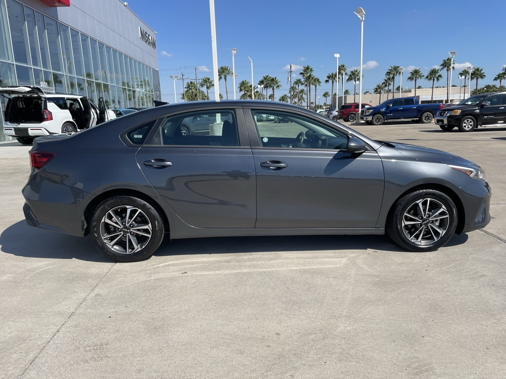 2024 Kia Forte LXS photo 2