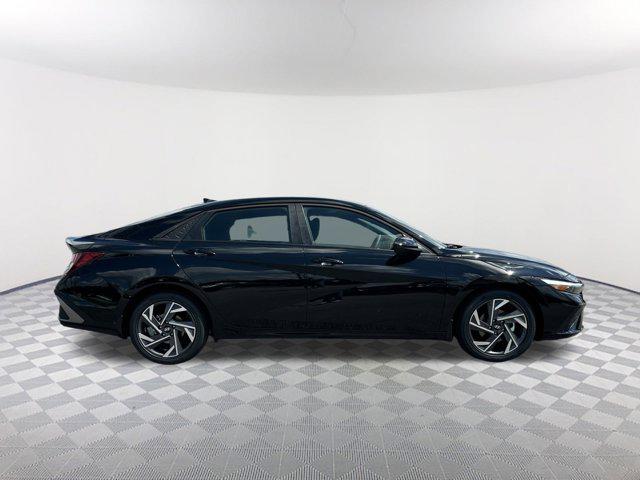 2025 Hyundai Elantra SEL Sport photo 4
