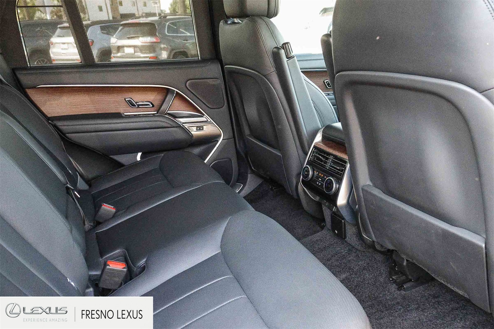 2024 Land Rover Range Rover SE photo 13