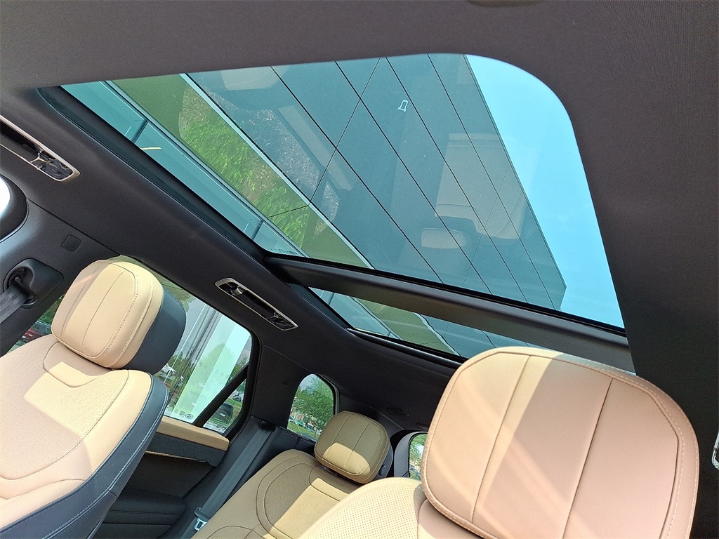 2025 Land Rover Range Rover Sport SE photo 10