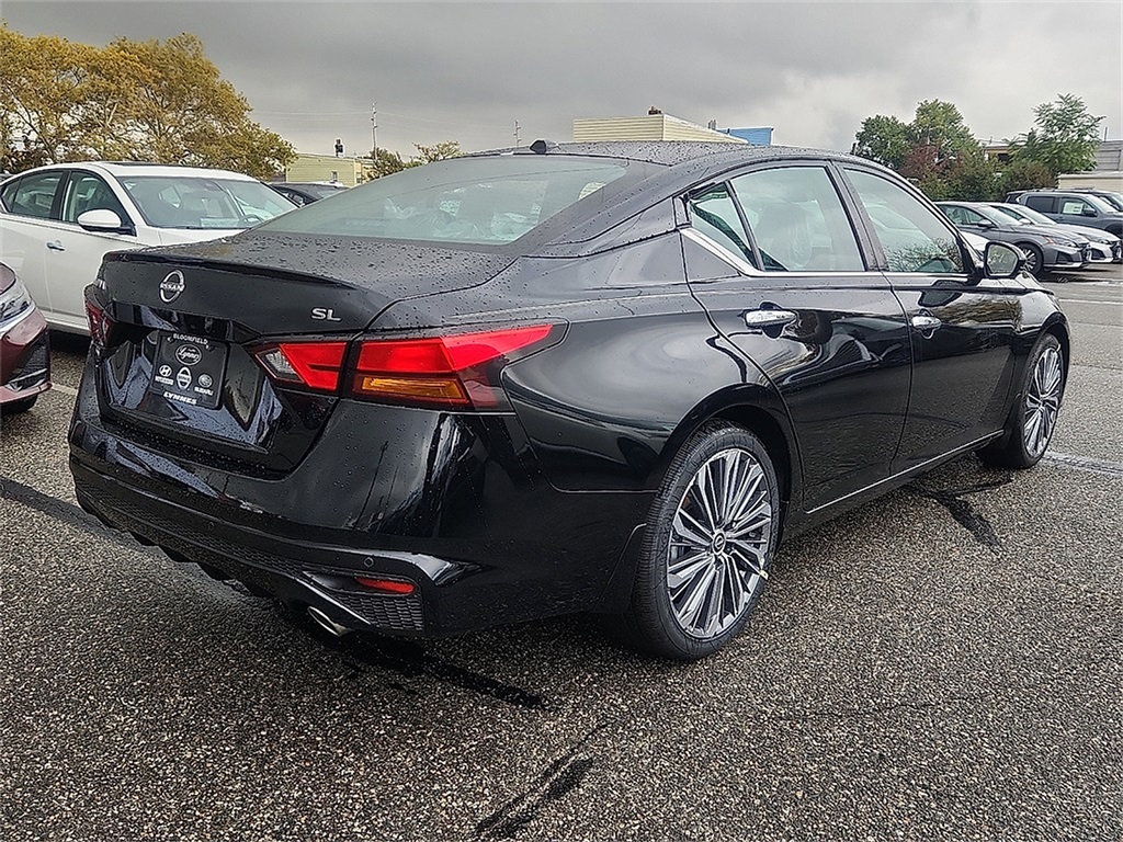 2025 Nissan Altima SL photo 7