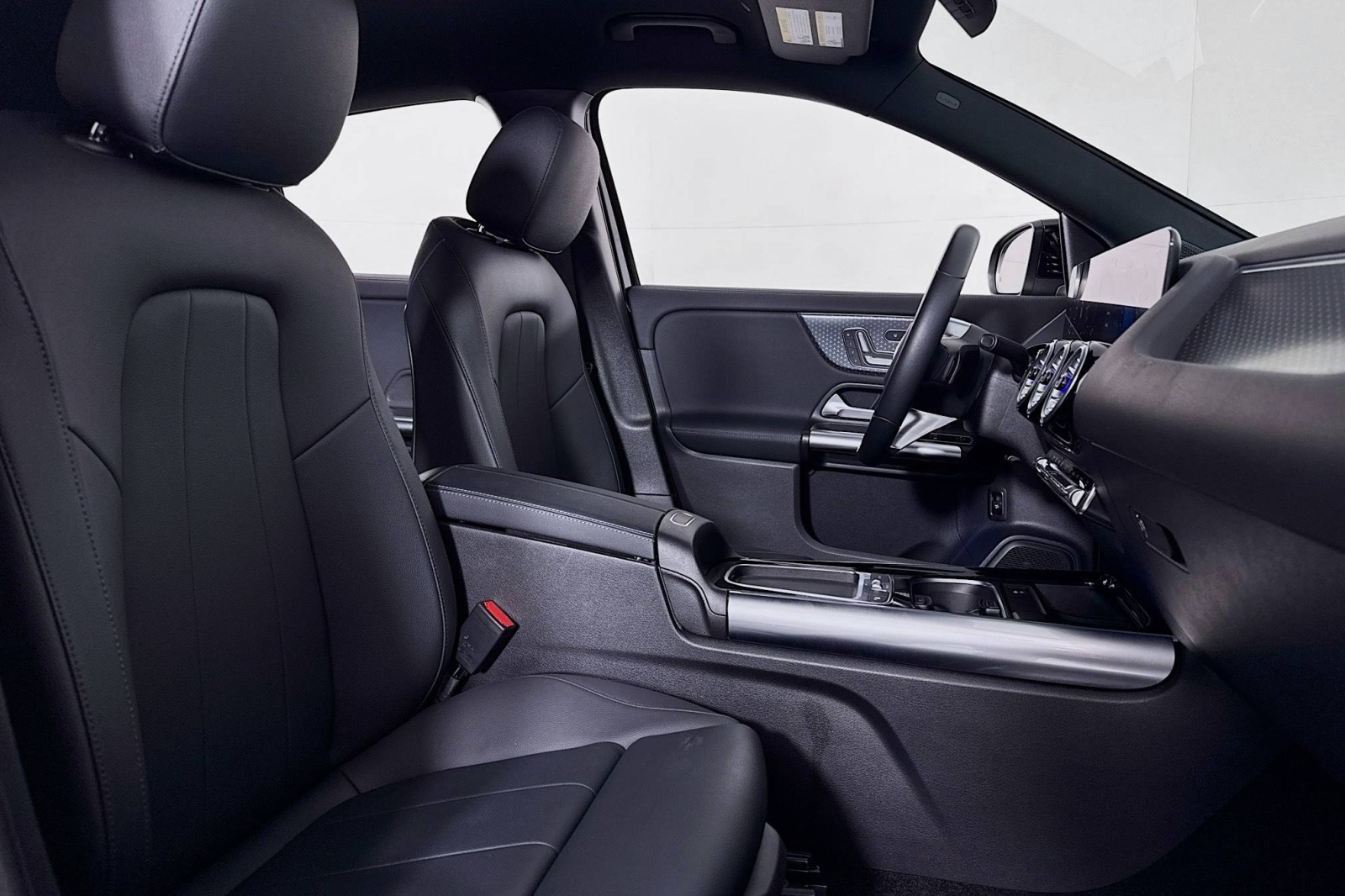 2025 Mercedes Benz GLA 250 photo 4