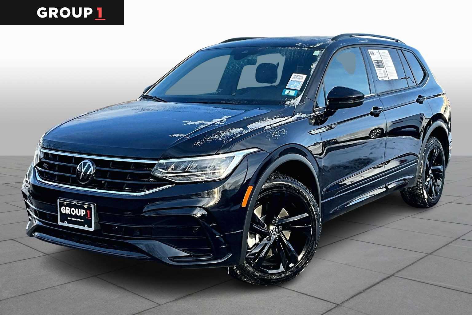 2024 Volkswagen Tiguan SE R-LINE BLACK's photo