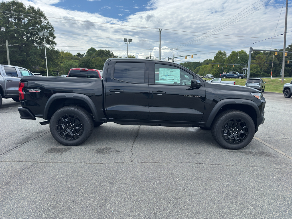 2026 Chevrolet Colorado Trail Boss photo 2