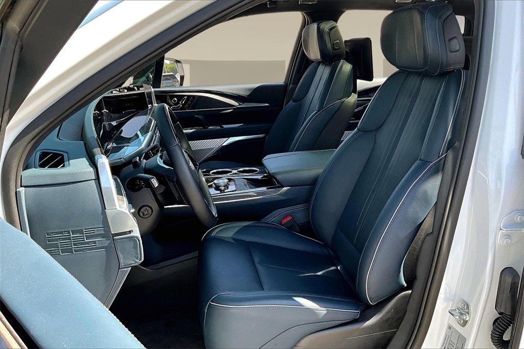 2025 Cadillac Escalade IQ Sport photo 8