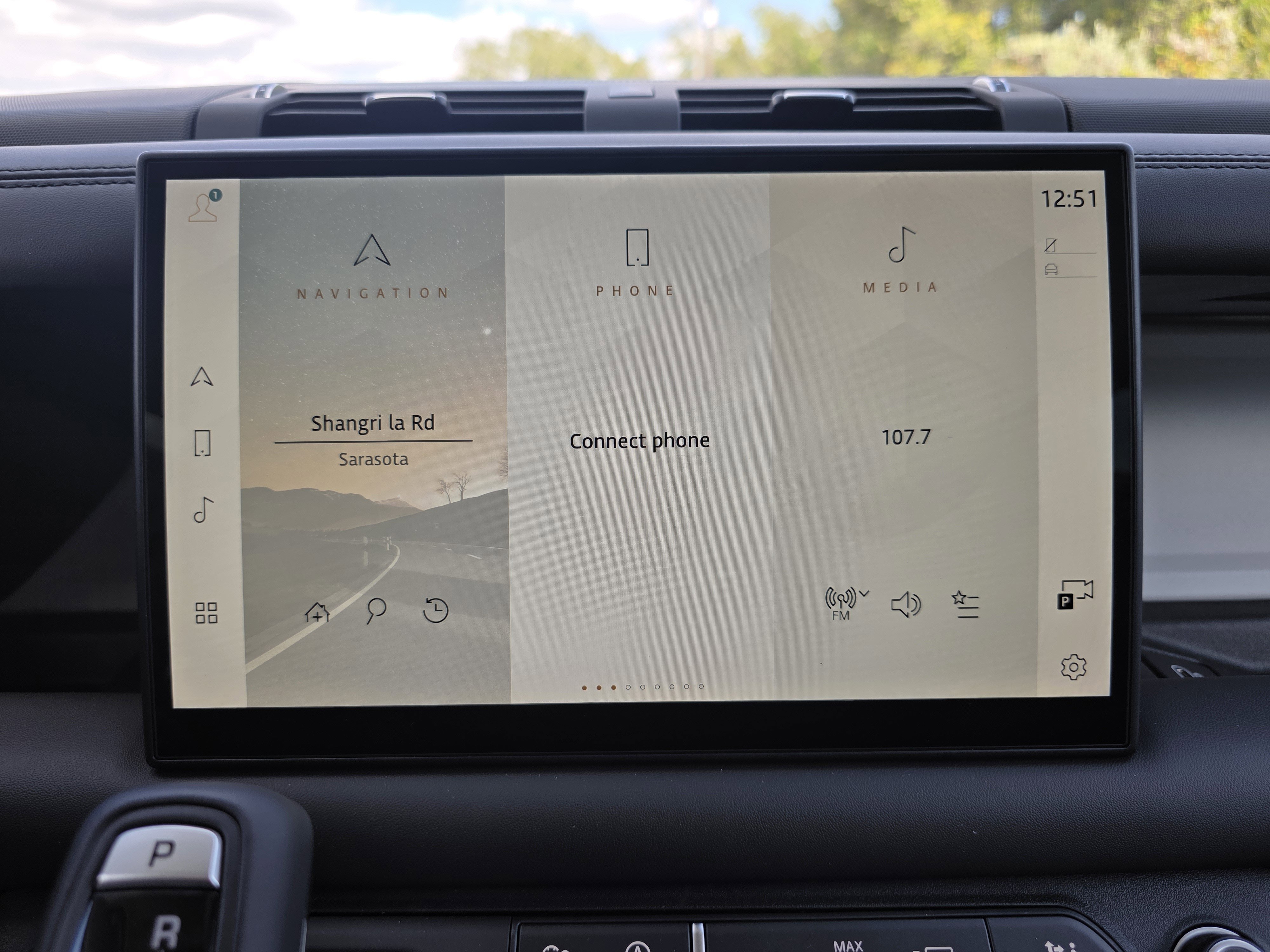 2025 Land Rover Defender 130 S photo 3