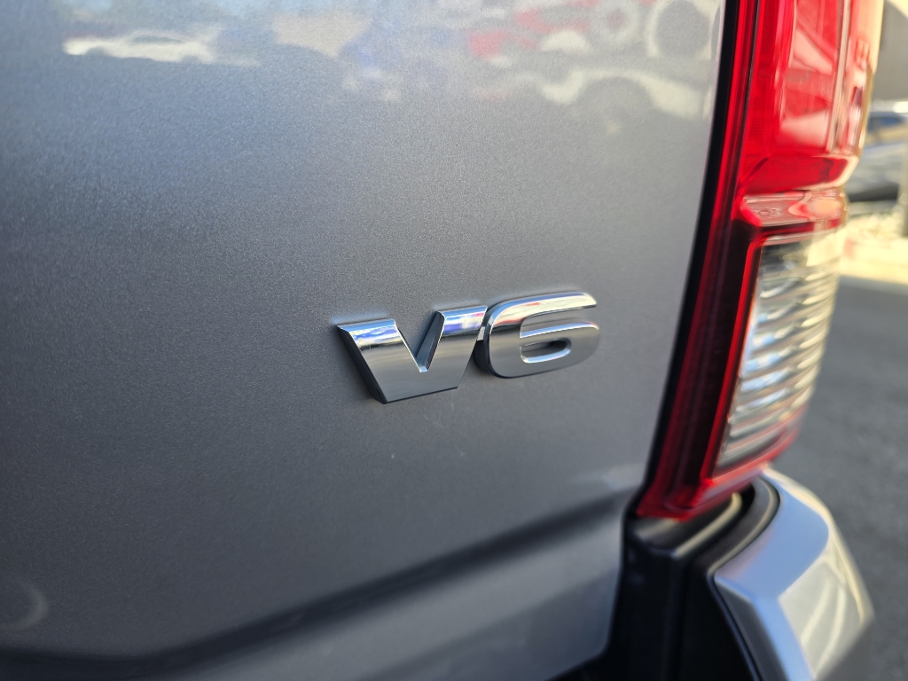 2020 Toyota Tacoma SR5 photo 27