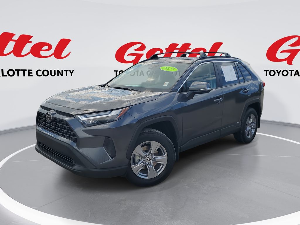 2025 Toyota RAV4 XLE's photo