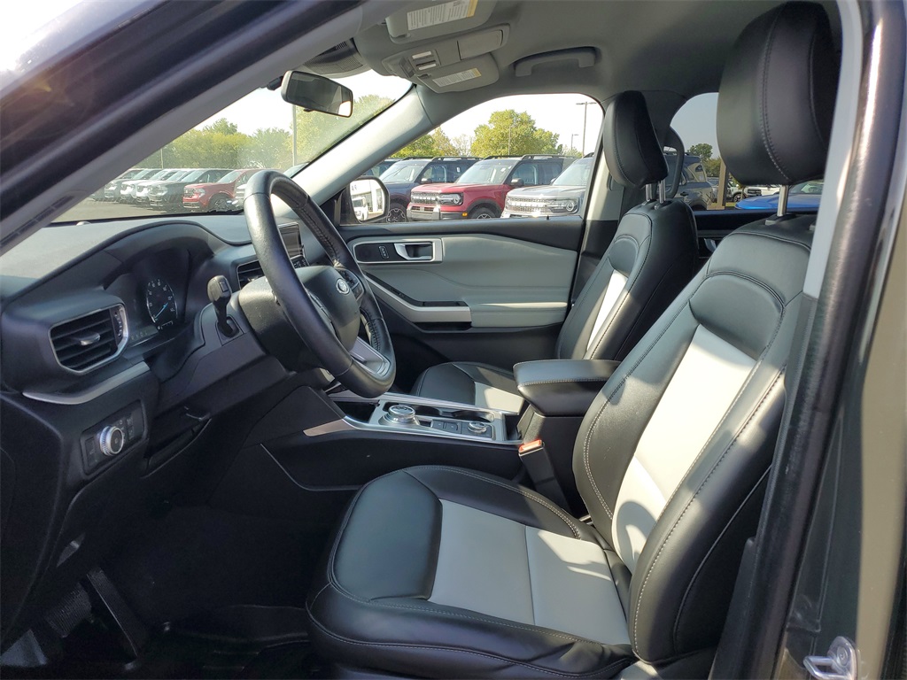 2022 Ford Explorer XLT photo 6