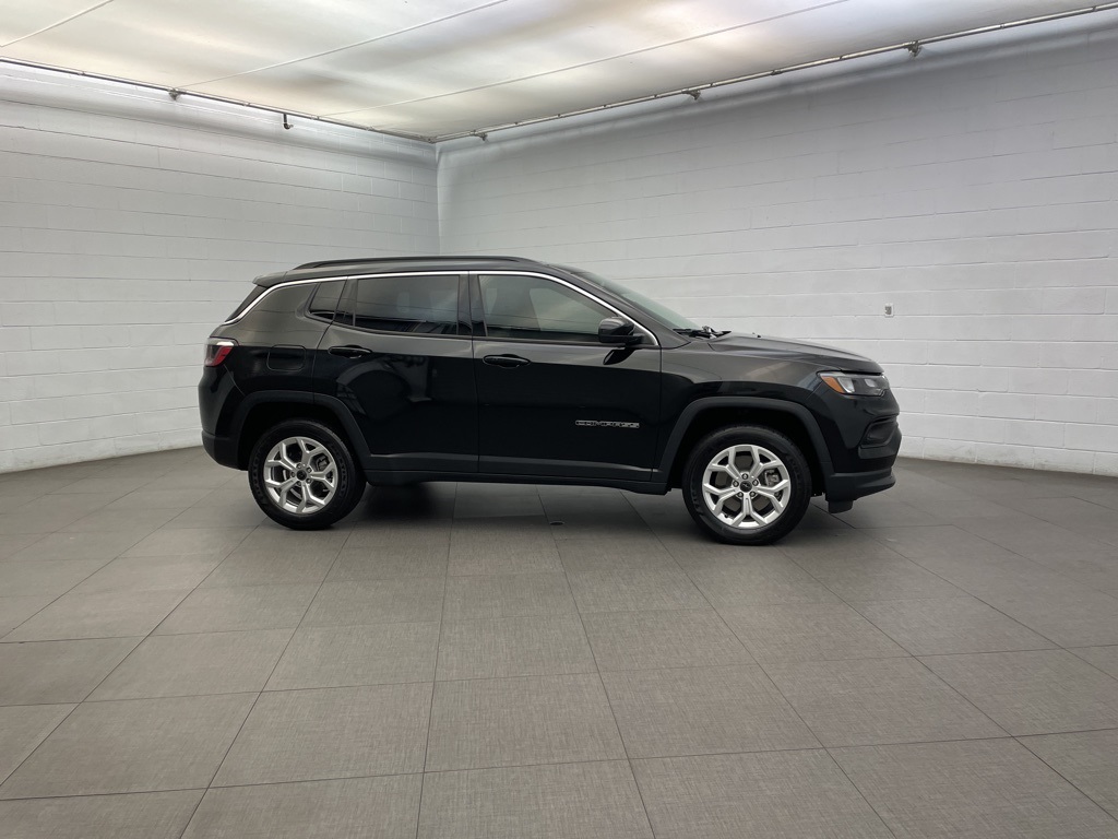 2025 Jeep Compass Latitude photo 2