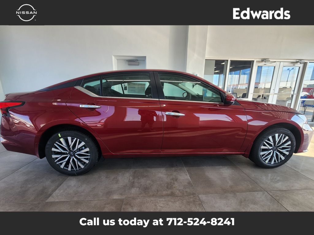 2025 Nissan Altima SV's photo