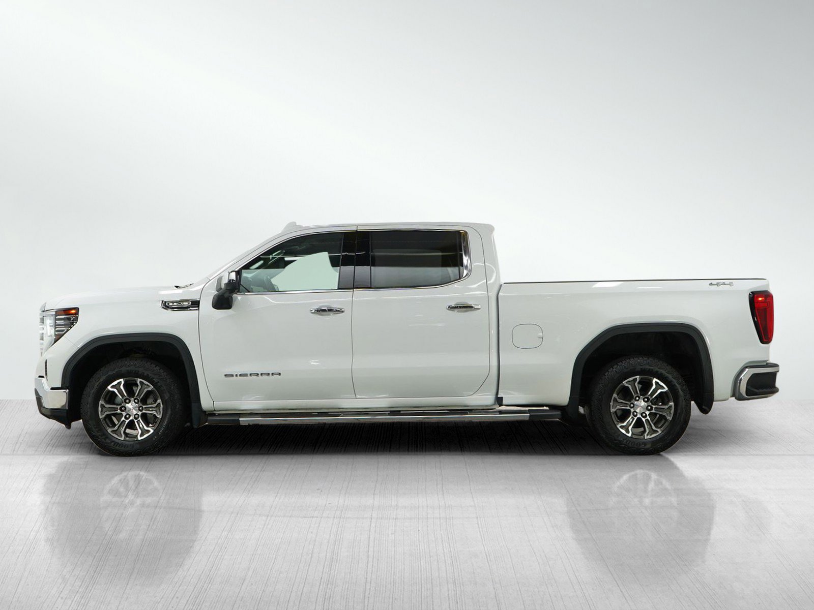 Used 2022 GMC Sierra 1500 SLT with VIN 1GTUUDED9NZ545416 for sale in White Bear Lake, Minnesota