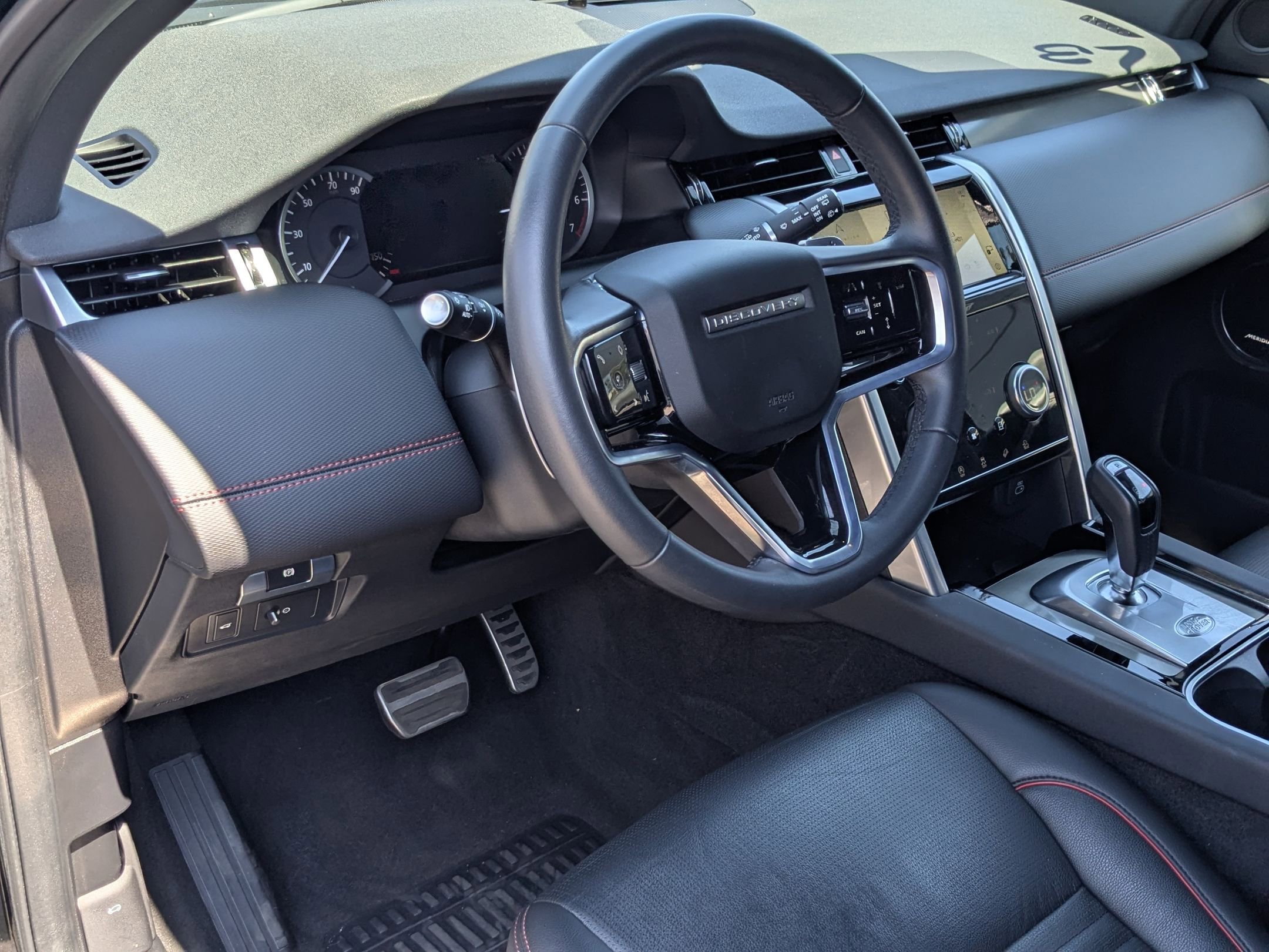 2023 Land Rover Discovery Sport SE R-Dynamic photo 8