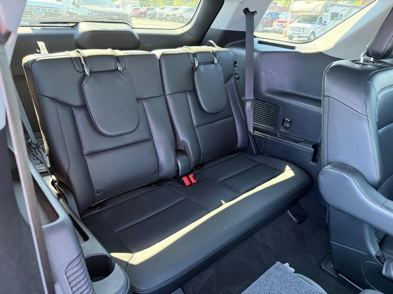 2022 Ford Explorer XLT photo 11