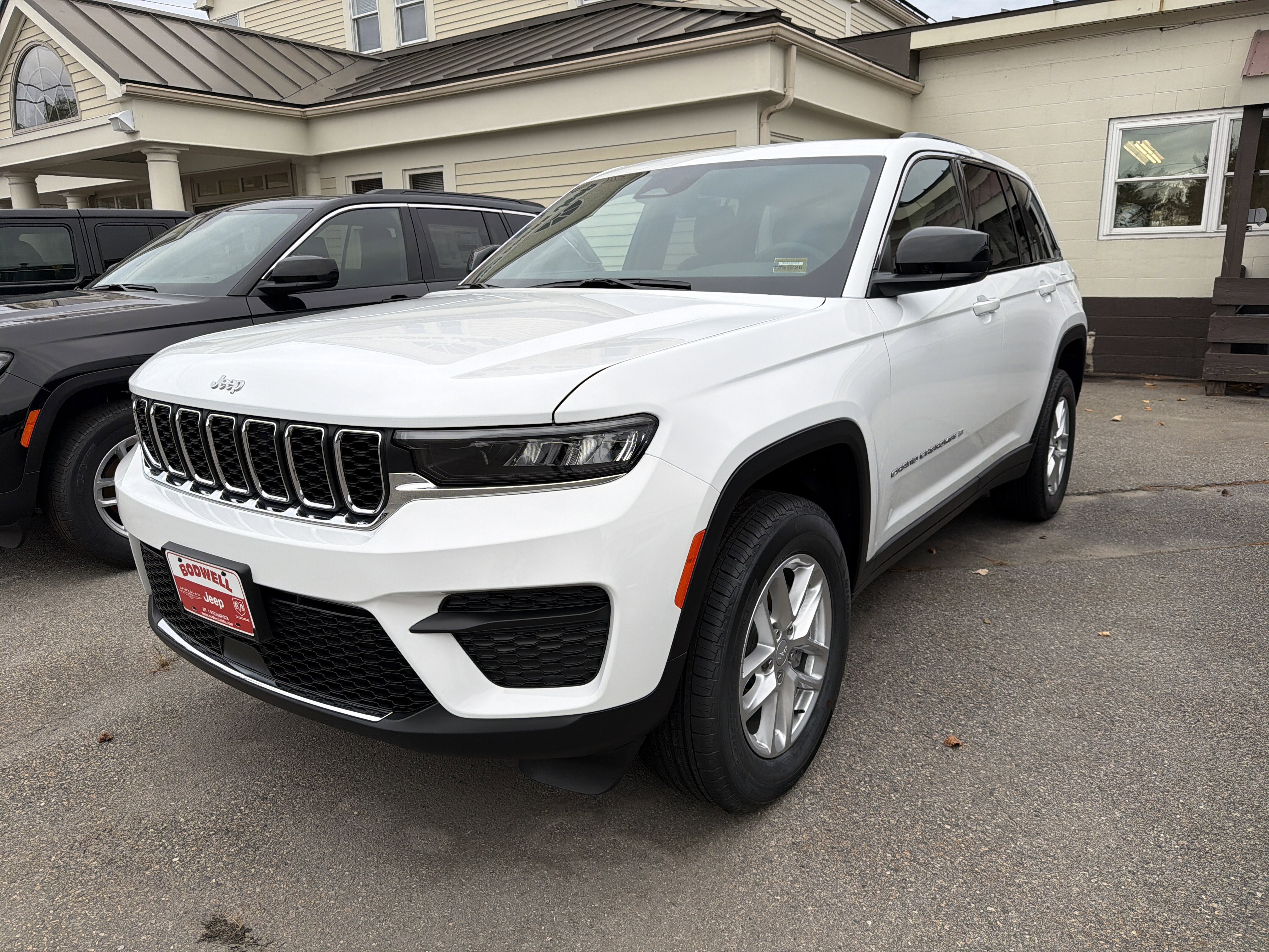 2025 Jeep Grand Cherokee Laredo's photo