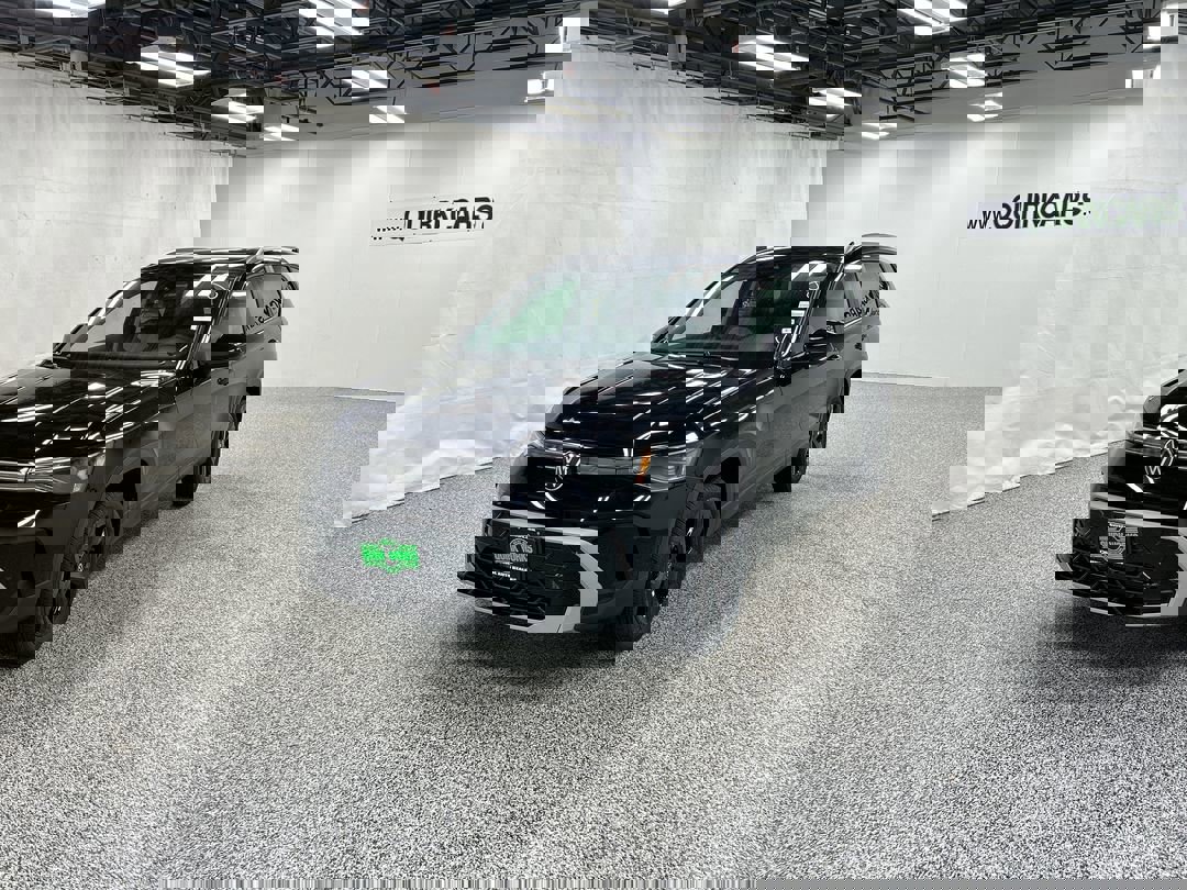 2025 Volkswagen Taos SEL photo 2