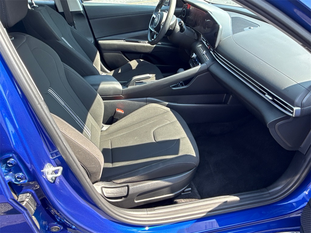 2024 Hyundai Elantra SEL photo 13