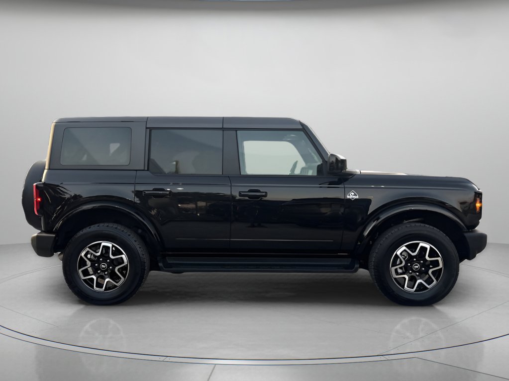 2025 Ford Bronco Outer Banks photo 2