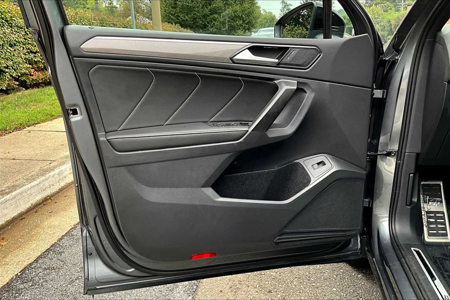 2024 Volkswagen Tiguan SE R-Line Black photo 18