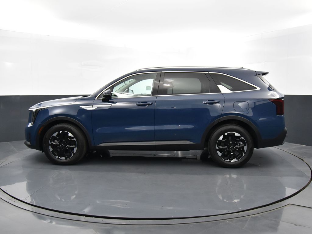 2025 Kia Sorento S photo 4