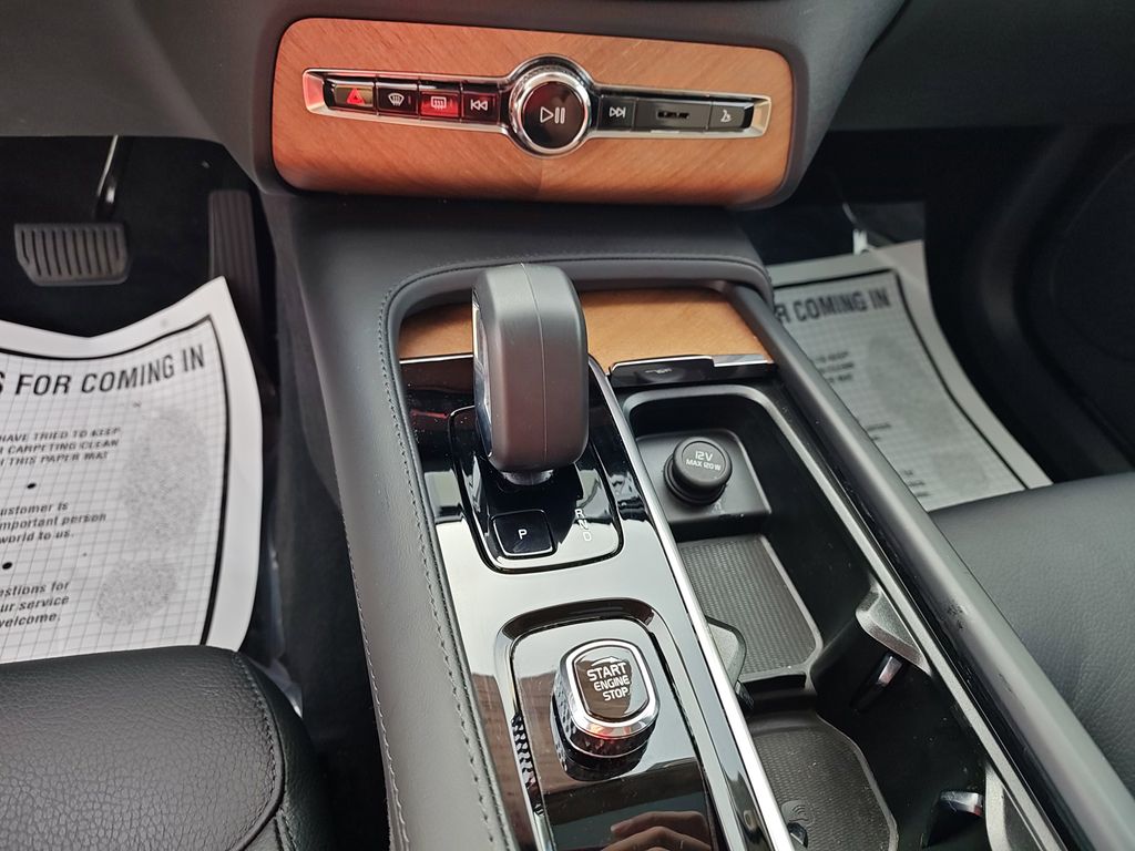 2024 Volvo XC90 Plus photo 23