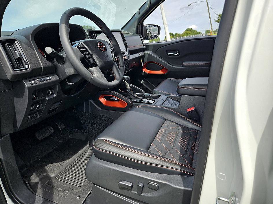 2025 Nissan Frontier Crew Cab PRO-4X photo 7