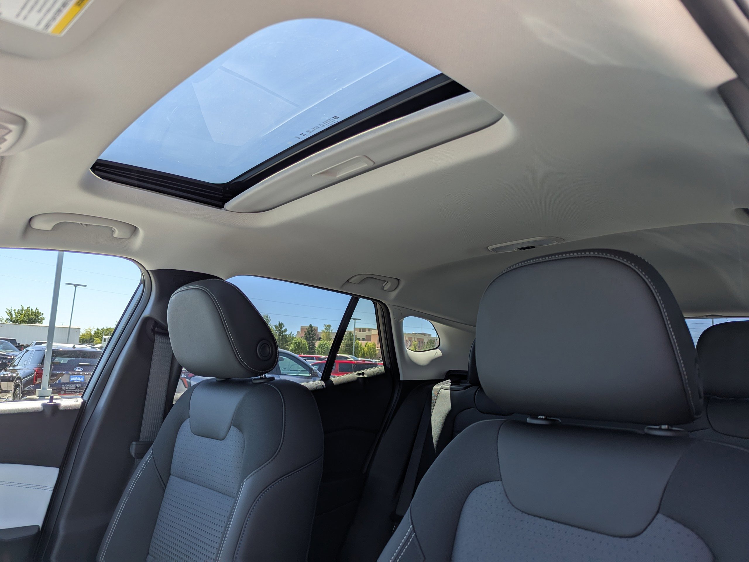 2025 Chevrolet Trax LT photo 22