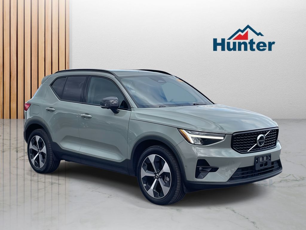 2025 Volvo XC40 Plus's photo