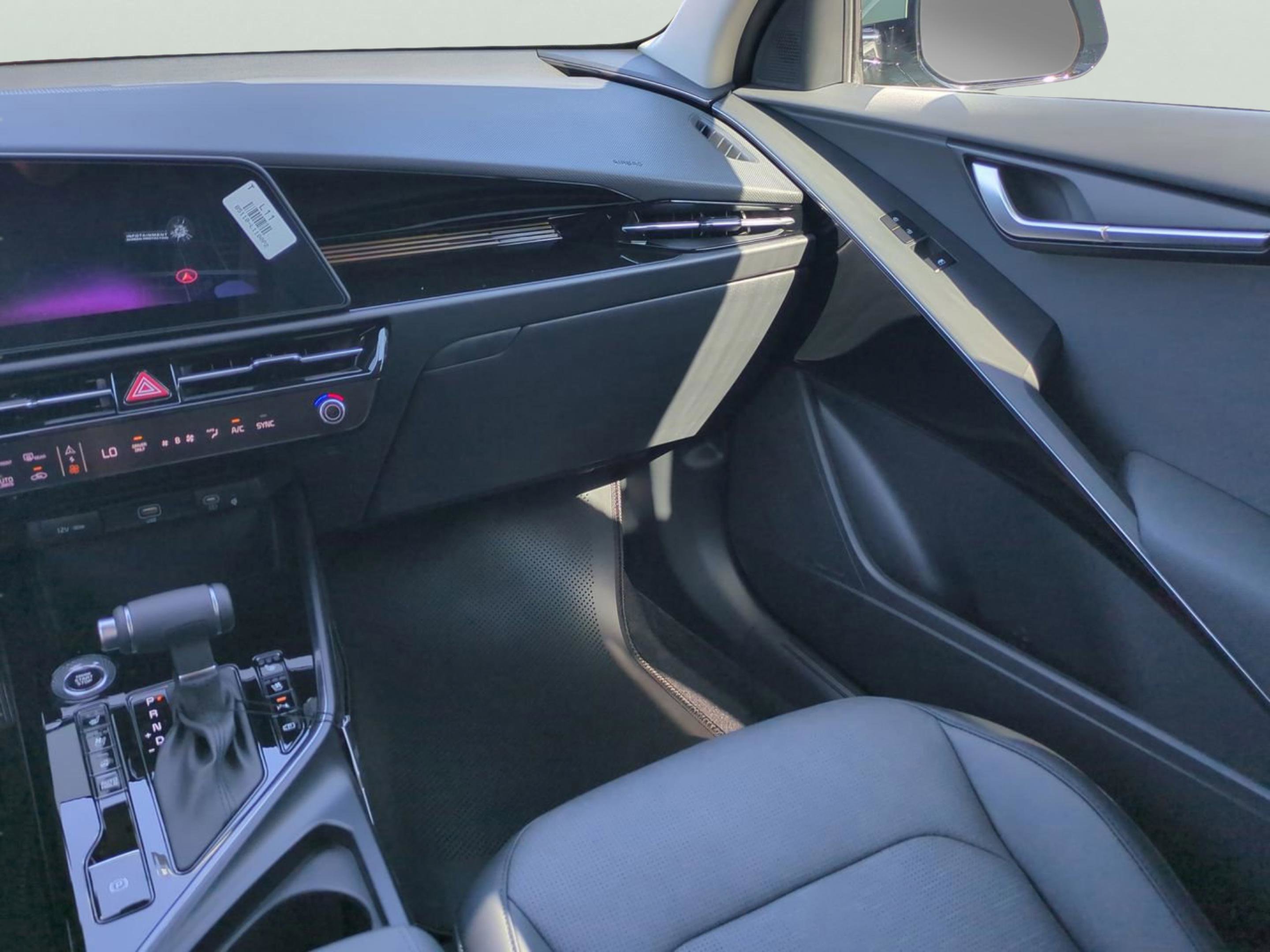 2025 Kia Niro SX photo 17