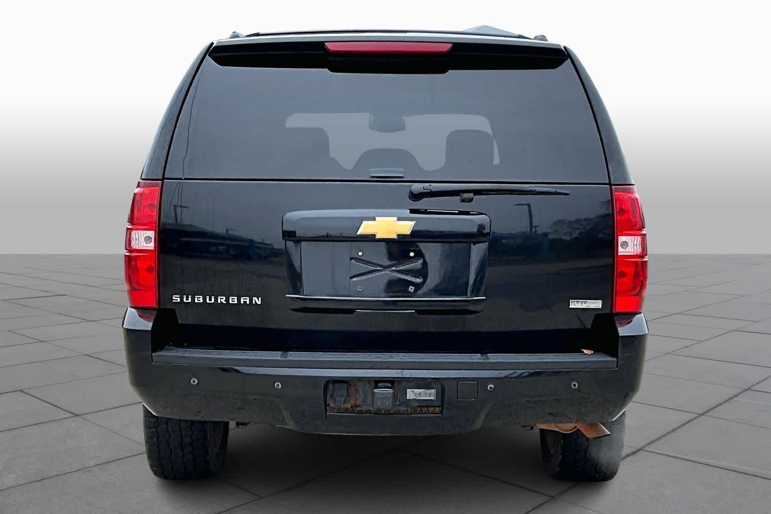 2012 Chevrolet Suburban LT photo 4