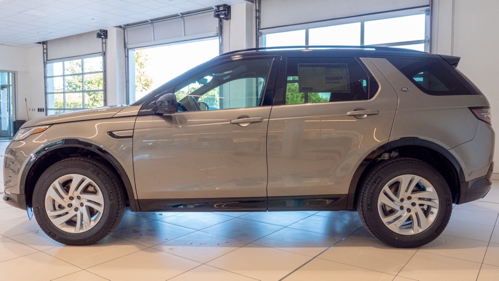 2025 Land Rover Discovery Sport SE photo 2