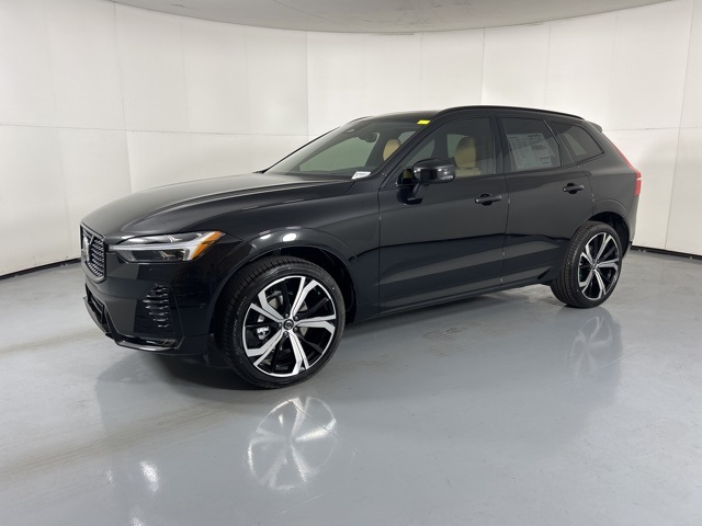 2025 Volvo XC60 B5 photo 3