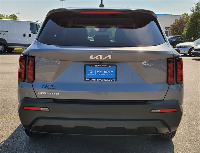 2023 Kia Sorento LX photo 6