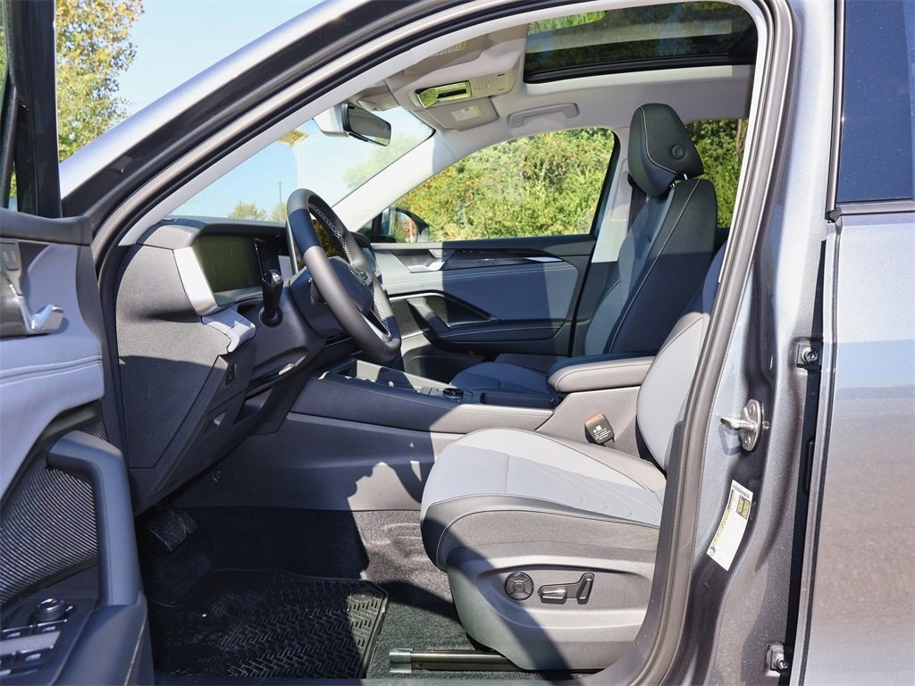 2025 Volkswagen Tiguan SE photo 9