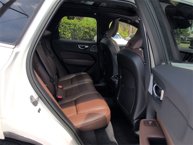 2023 Volvo XC60 B5 Ultimate photo 14