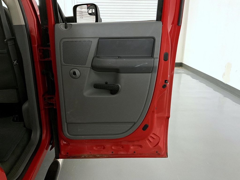 2008 Dodge Ram SLT photo 17