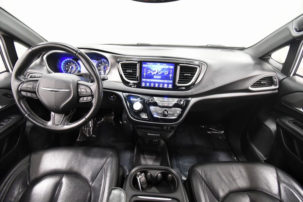 2020 Chrysler Pacifica Touring L photo 3