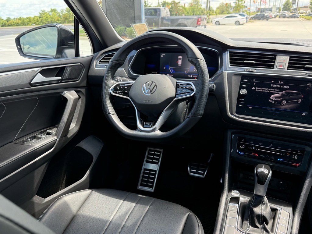 2023 Volkswagen Tiguan SE R-Line Black photo 10
