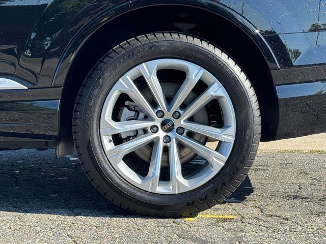 2025 Audi Q7 55 Premium Plus photo 3