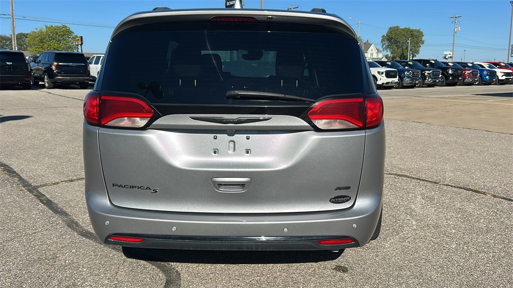2020 Chrysler Pacifica Touring L photo 4