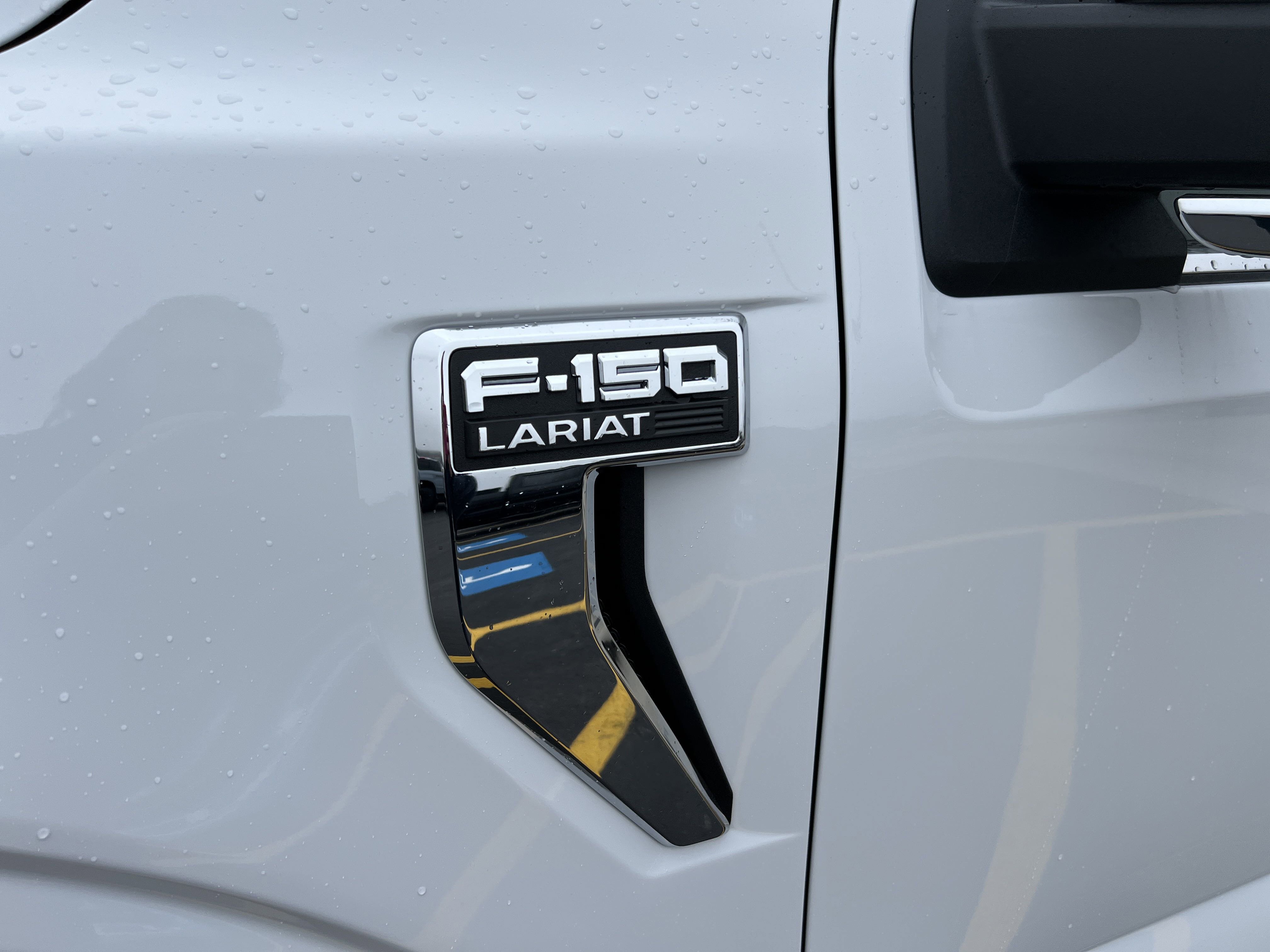2025 Ford F-150 Lariat photo 2