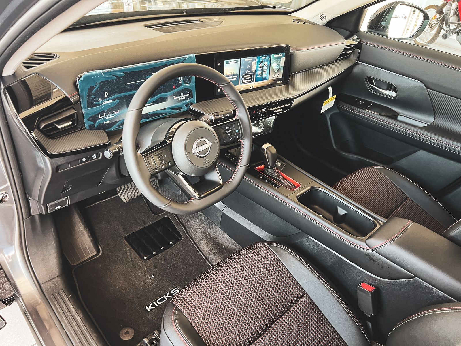 2026 Nissan Kicks SR photo 25